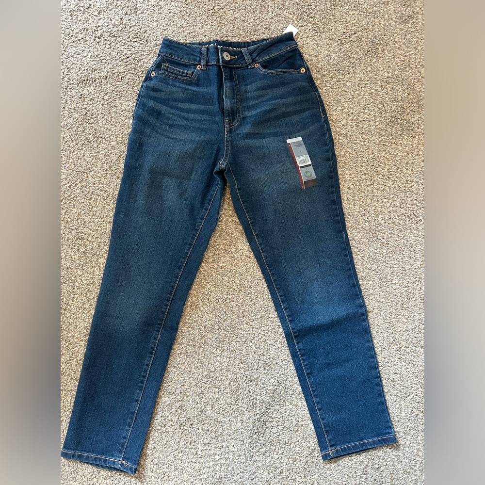 No Boudaries mom jeans